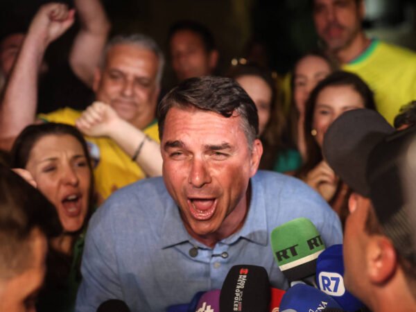 Cinco grupos já disputam espaço em eventual ministério de Flávio Bolsonaro