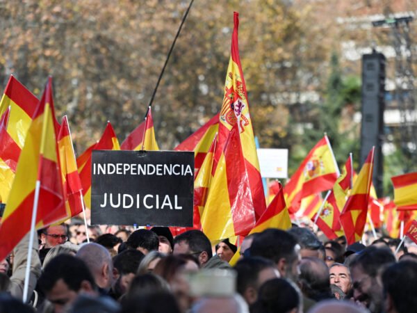 Espanhóis no exterior podem perder direito de voto em novembro