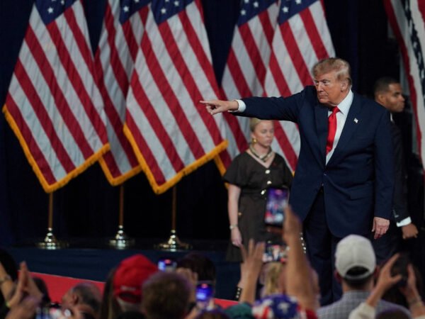 Trump sugere mudar nome de oceano para oceano Trump
