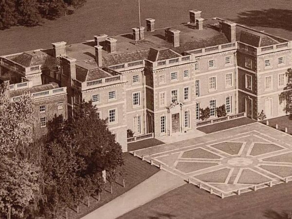 Mansão britânica usada para espionar nazistas vira museu