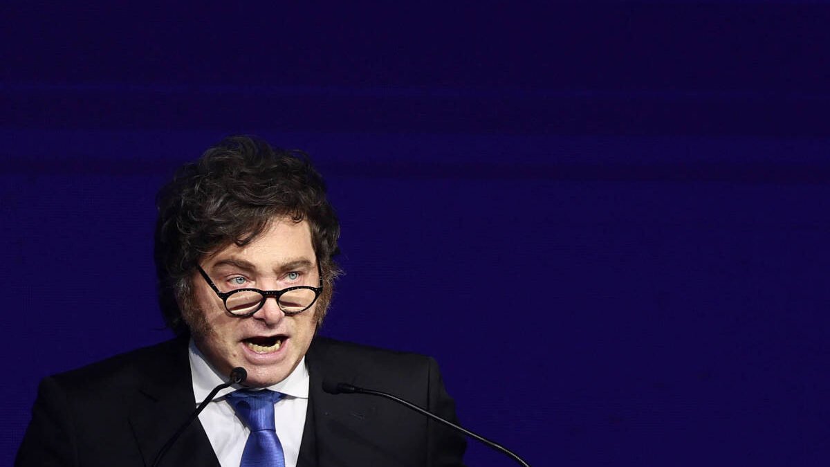 Javier Milei viaja aos EUA e deve se encontrar com Eduardo Bolsonaro