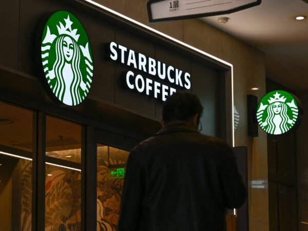Starbucks acelera expansão no Brasil e prevê 32 novas lojas em 2026