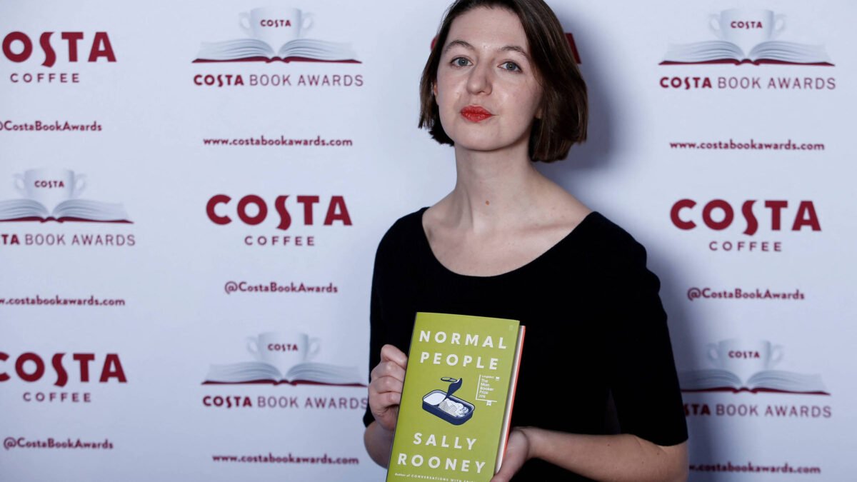 Obras de Sally Rooney são proibidas no Reino Unido