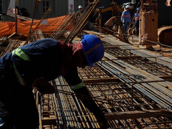 Fim da escala 6×1 pode encarecer obras e reduzir ritmo da construção civil