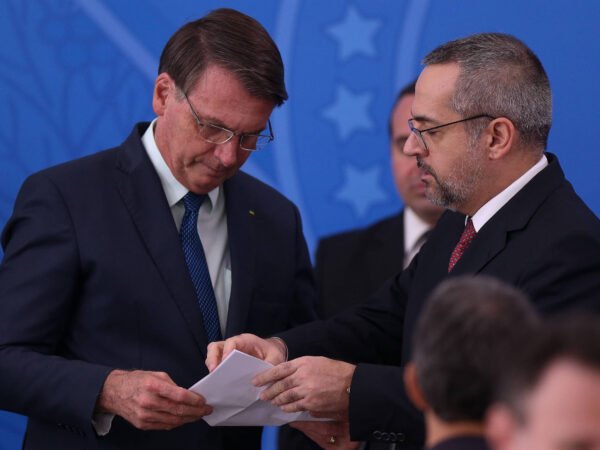 Weintraub não votará no segundo turno e critica Flávio Bolsonaro
