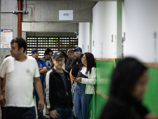 DPU investiga falhas no transporte gratuito após alta abstenção