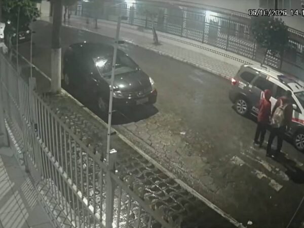 Menina sequestrada pelo pai é salva após pedir socorro piscando os olhos