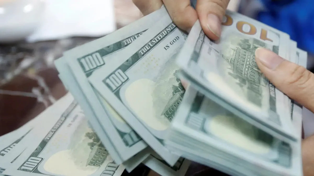 Dolar avanca para R$ 5,09 e Bolsa recua em dia de cautela dos mercados