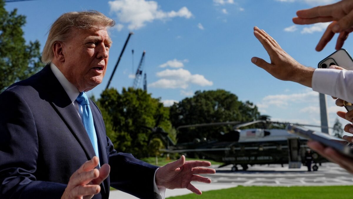EUA investigam redes de TV por suspender cobertura de Trump