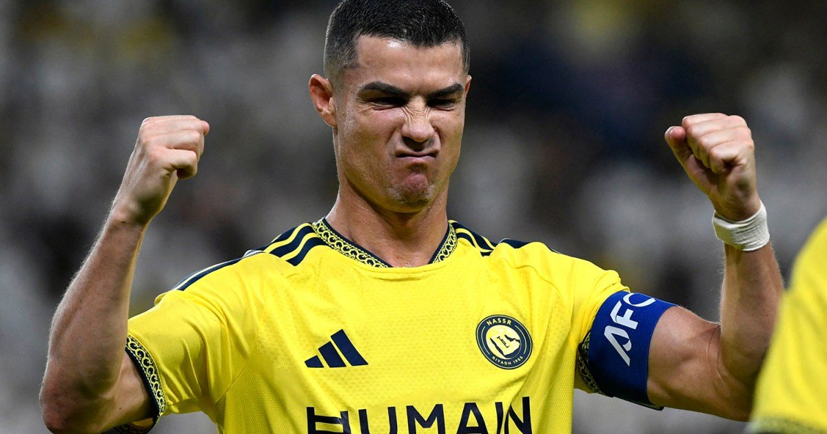 Ronaldo marca e acena com cachecol saudita em vitória do Al-Nassr