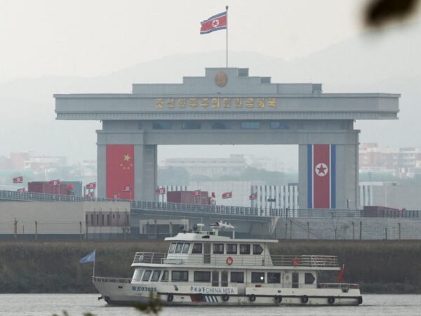 China e Coreia do Norte inauguram nova ponte na fronteira