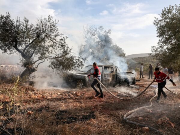 Ataques de colonos e forças israelenses deixam feridos na Cisjordânia
