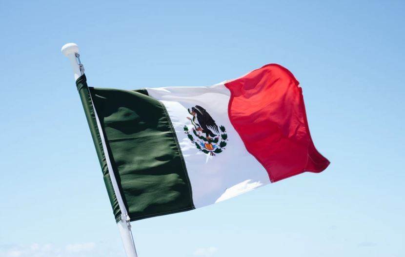 México avança em lei que proíbe dupla cidadania para presidentes