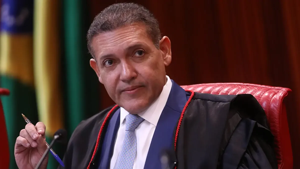 Kassio Nunes Marques suspende propaganda de Lula contra Flávio Bolsonaro