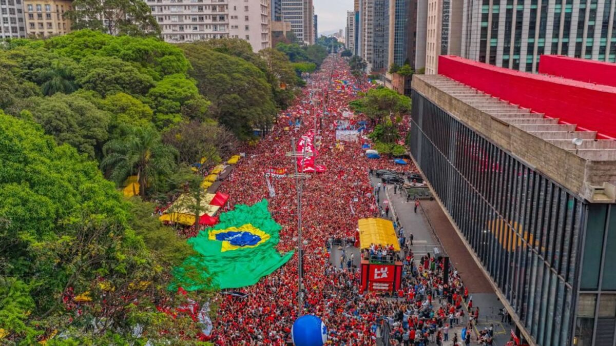 Coligação de Lula recorre ao TSE contra fake news sobre ato na Paulista