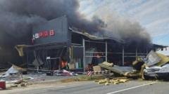 Imagens mostram ataque de drone contra supermercado na Ucrânia