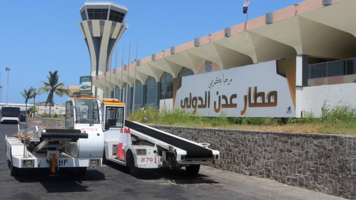 Rebeldes houthis disparam mísseis contra aeroporto em Aden