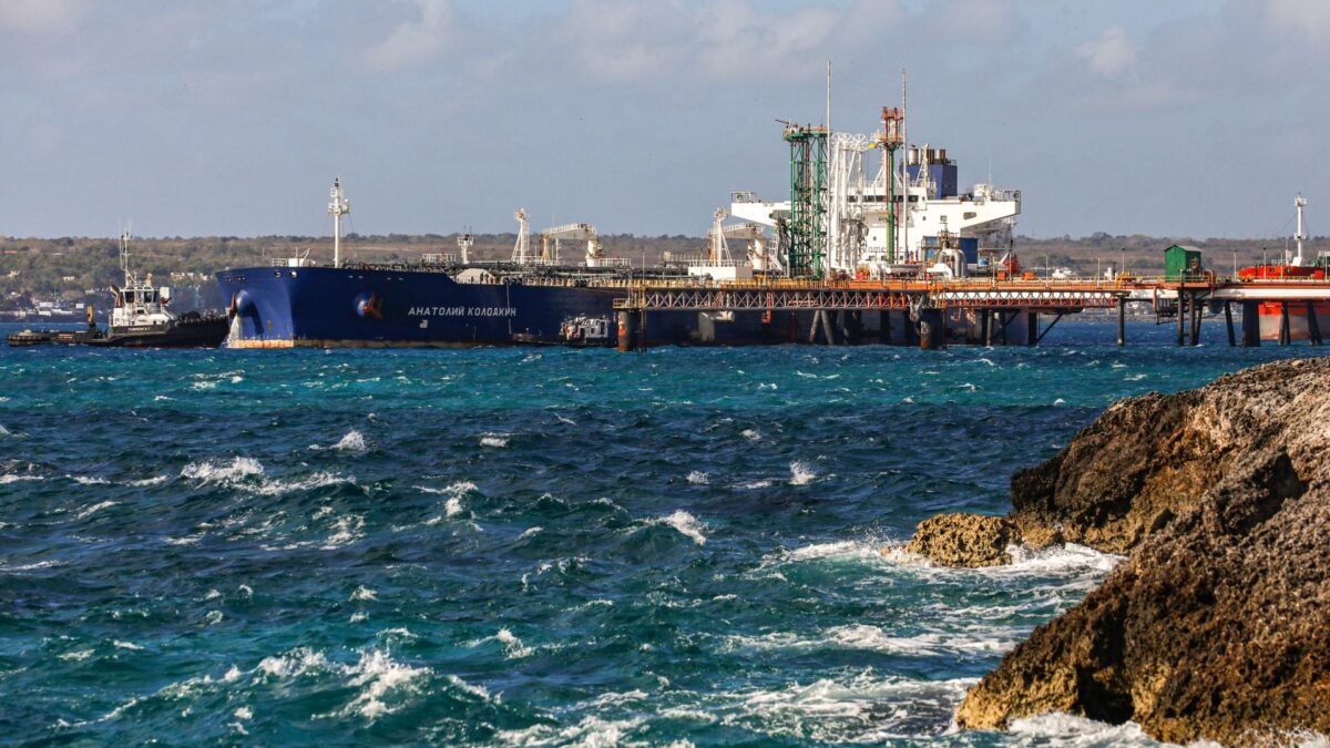 Cuba acelera transição para energia limpa sob embargo dos EUA