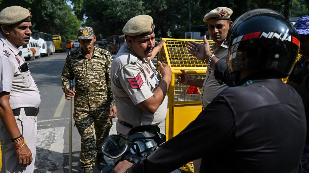 Policiais detêm líderes de movimento jovem em Nova Delhi