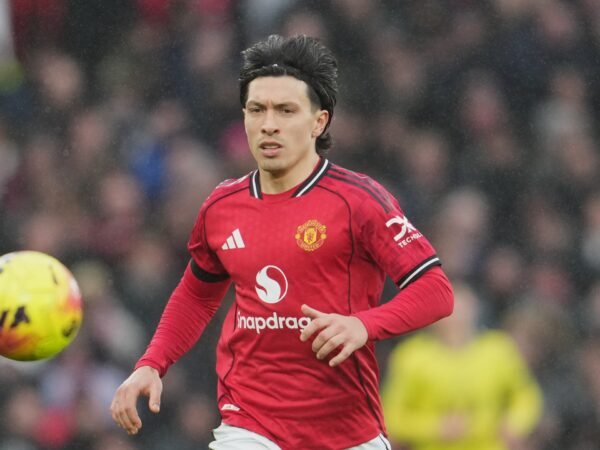 Lisandro Martinez pede desculpas no Manchester United após críticas