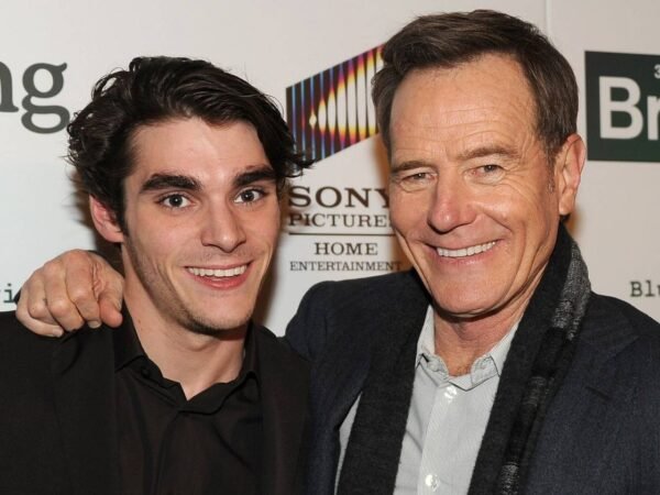 Bryan Cranston lamenta a morte de RJ Mitte, seu filho em Breaking Bad