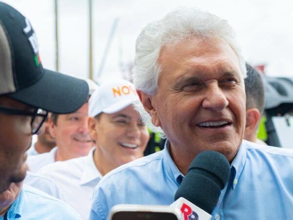 Caiado descarta abandonar disputa presidencial para apoiar Flávio Bolsonaro