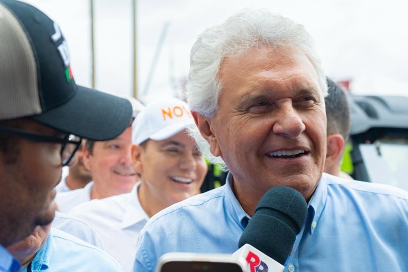 Caiado descarta abandonar disputa presidencial para apoiar Flávio Bolsonaro