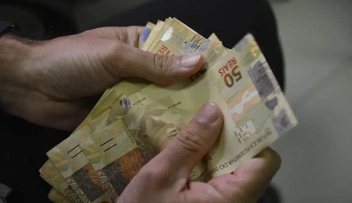 Governo do AM garante pagamento de abono do Fundeb até dezembro de 2026