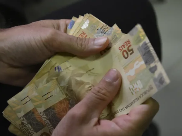 Governo do AM garante pagamento de abono do Fundeb até dezembro de 2026
