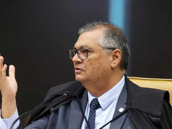 Flávio Dino apoia decisões do STF e TSE sobre debate da TV Globo