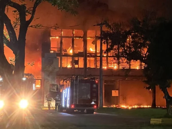 Incêndio na UFPE gera prejuízo estimado em R$ 100 milhões
