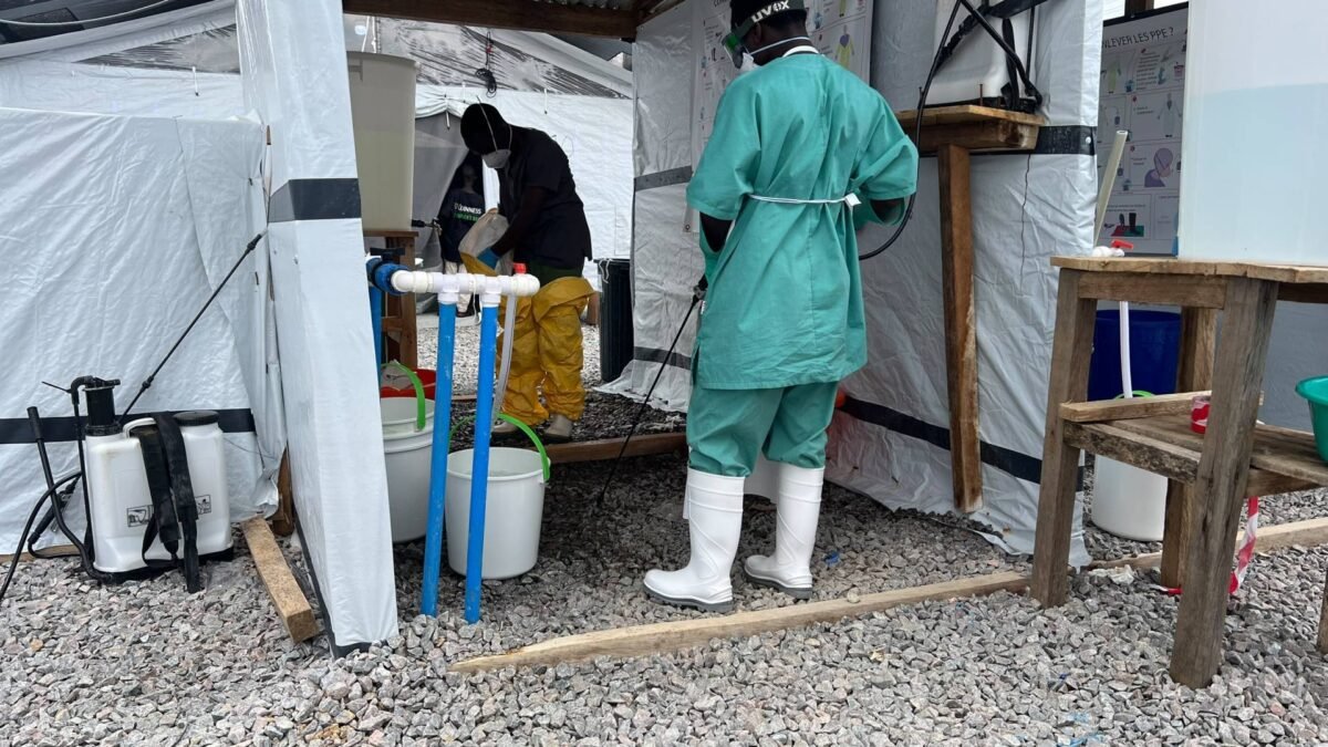 Surto de Ebola avança no Congo e Quênia registra morte