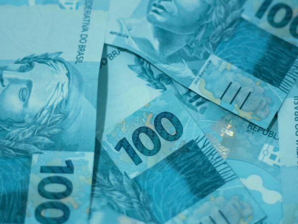 Juros futuros mantêm estabilidade com foco em eleição e exterior