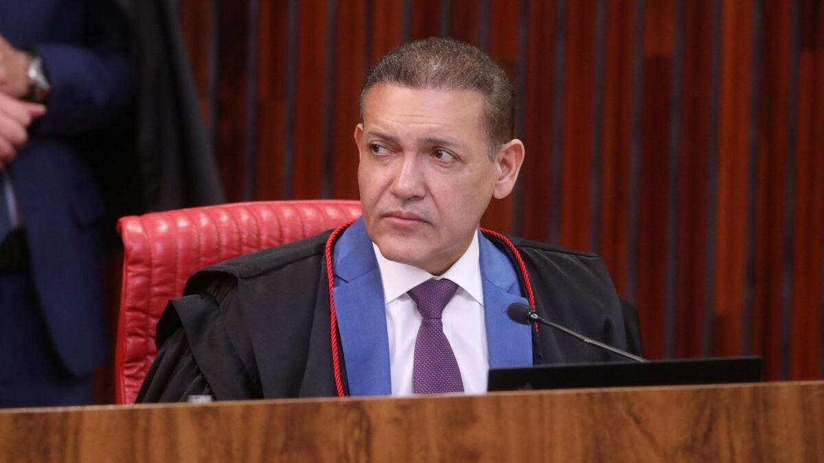 Nunes Marques impõe regras para canal Exército do Lula no segundo turno