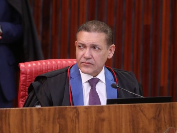 Nunes Marques impõe regras para canal Exército do Lula no segundo turno