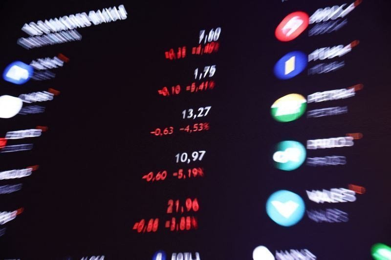 Ibovespa recua e dólar sobe para R$ 5,01 com eleições e PEC 6×1