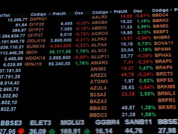 Ibovespa abre a semana em alta impulsionado pela Vale e pesquisas