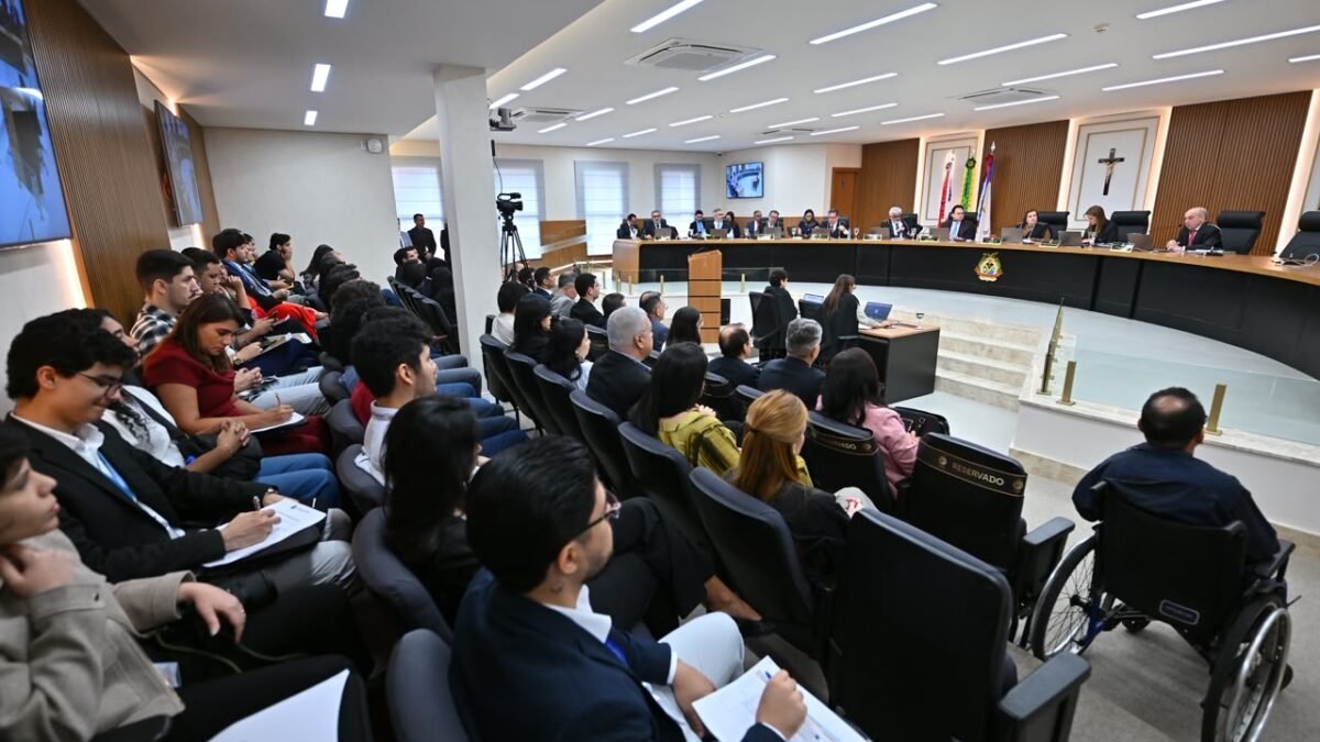 Contas de David Almeida no TCE-AM ficam para dezembro
