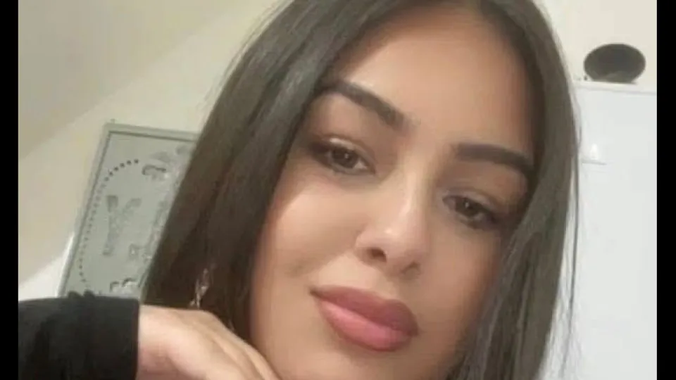 Bebê recém-nascida é assassinada com 15 facadas no Reino Unido