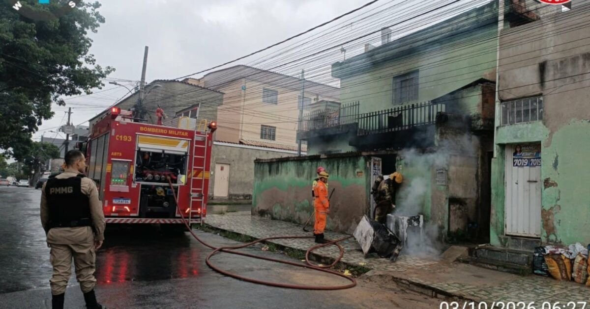 Homem morre carbonizado após incendiar casa e atacar a família
