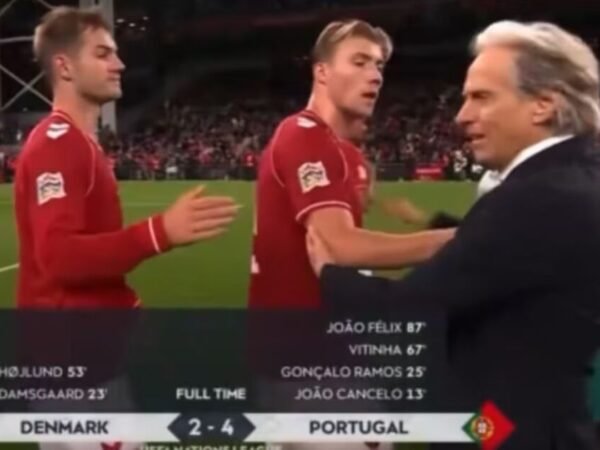 Atacante dinamarquês empurra Jorge Jesus após jogo