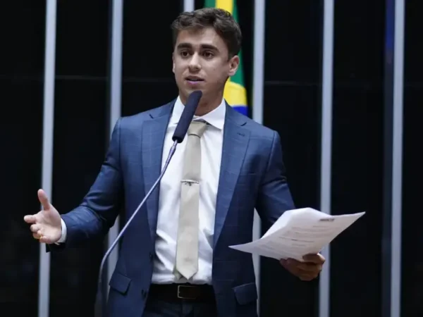 TSE manda Flávio Bolsonaro e Nikolas apagarem vídeo com crianças