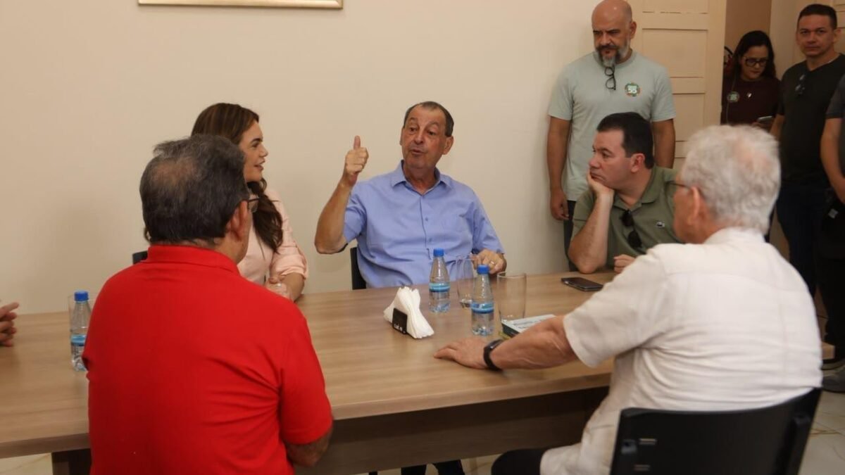Omar Aziz se reúne com cardeal e defende ensino em tempo integral