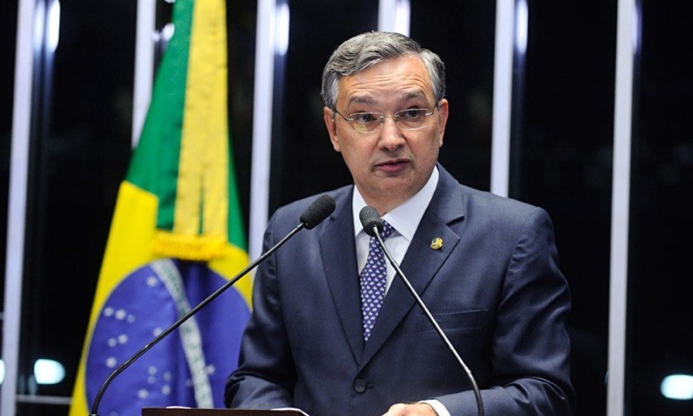 Eduardo Amorim busca retorno ao Senado em 2026