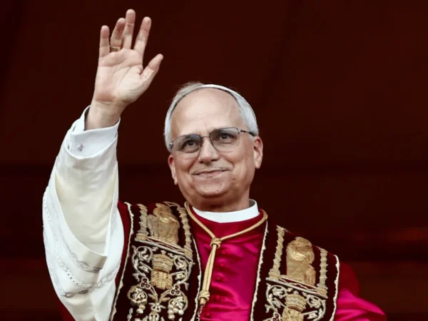 Papa Leão XIV passa por cirurgia no pulmão nesta terça-feira em Roma