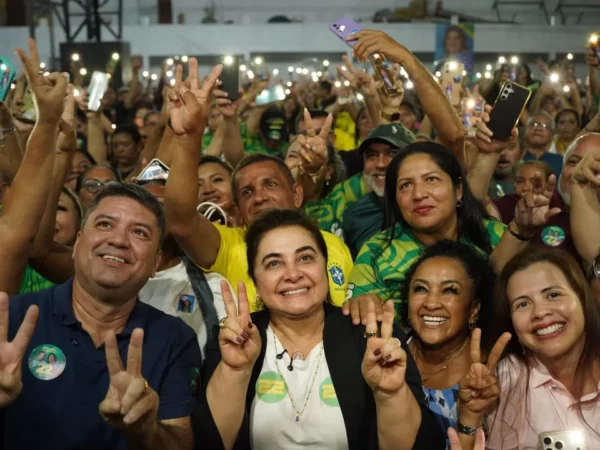 Maria do Carmo aposta em emprego e apoio social no Amazonas