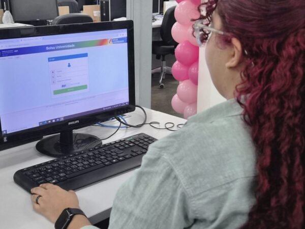 Prefeitura de Manaus alerta sobre fraudes no Bolsa Universidade 2027