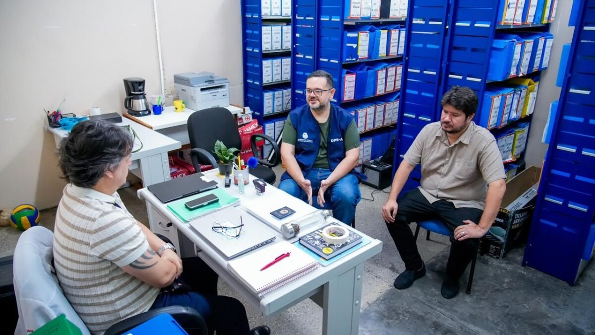 DPE investiga centenas de afastamentos de professores municipais em Manaus