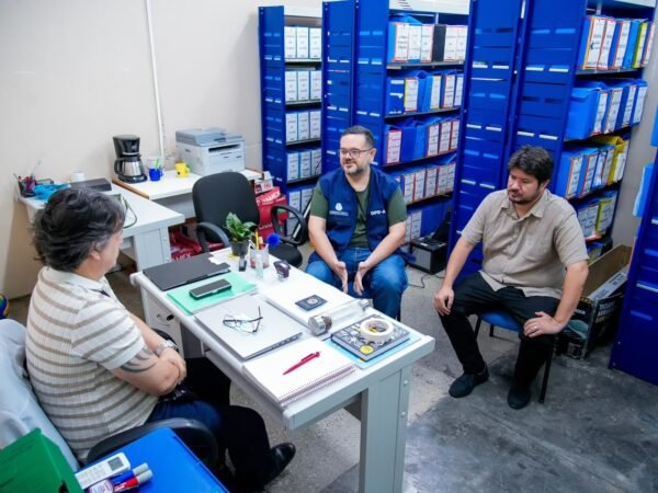 DPE investiga centenas de afastamentos de professores municipais em Manaus