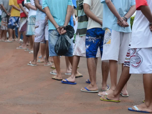 Maioridade penal divide governo e oposição no Senado
